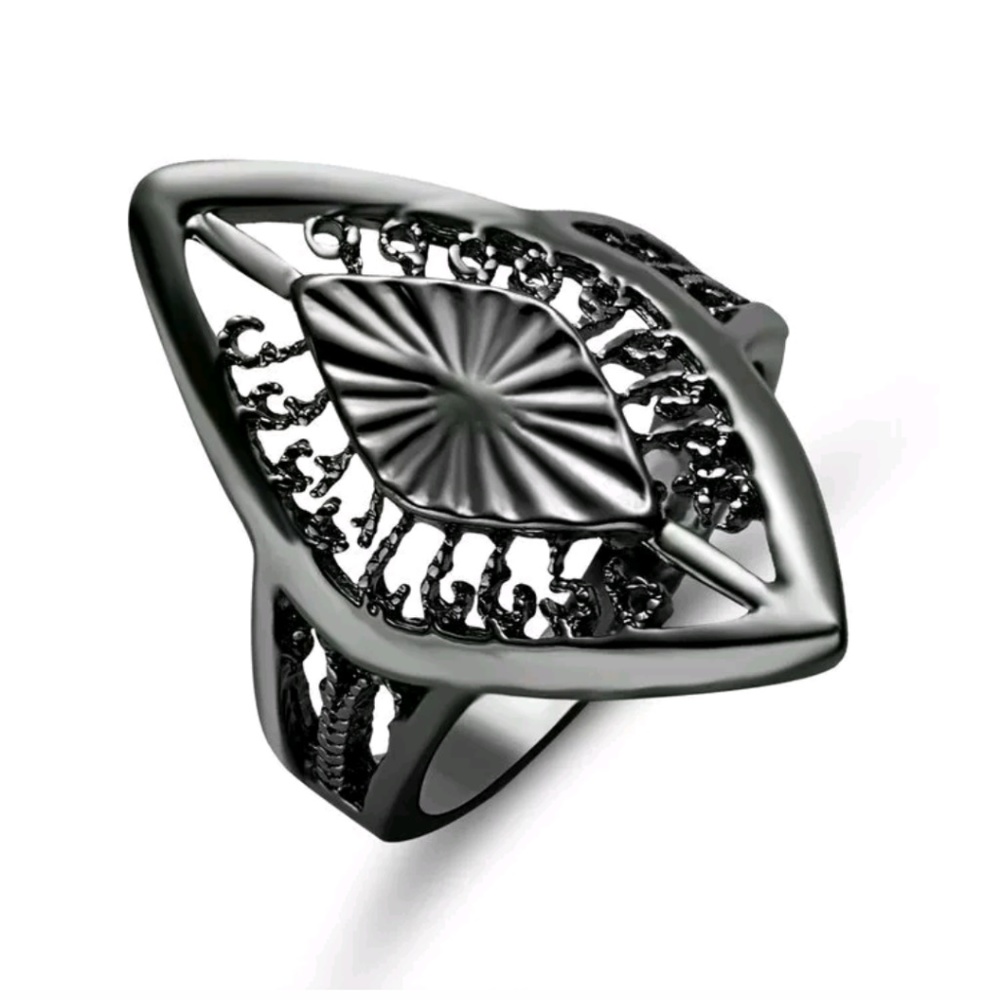 NEW Womens Ring size 8